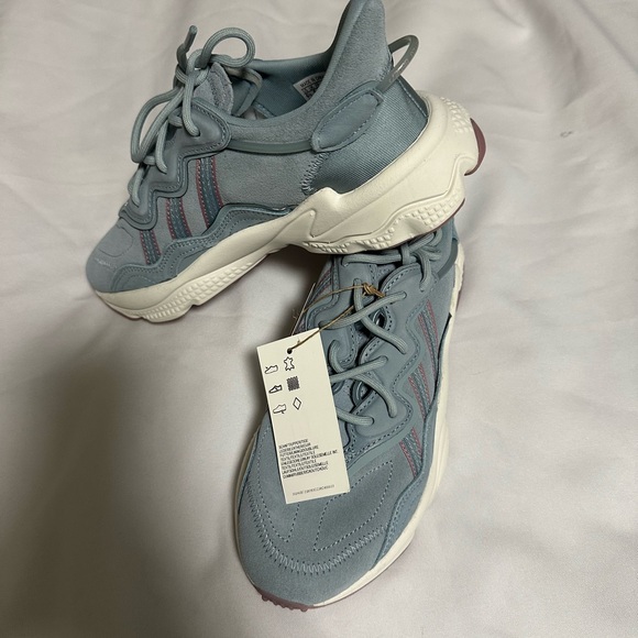 Adidas Women's ozweego Light Blue and Pink Sneakers size 6.5 - Picture 2 of 16